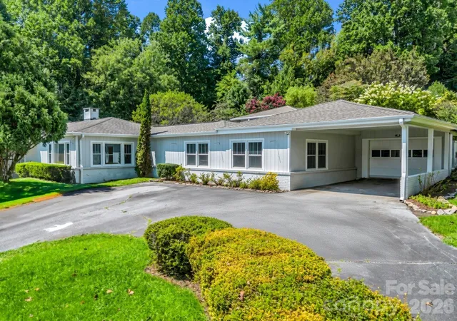 Photo 3 of Single family home for sale at 370 Orchard Cir, Laurel Park, NC 28739 | MLS# 4416531 | Listing updated on 2026-10-16