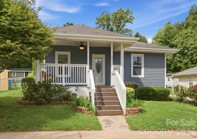 Photo 3 of Single family home for sale at 412 Link St, Fort Mill, SC 29715 | MLS# 4416613 | Listing updated on 2026-10-09
