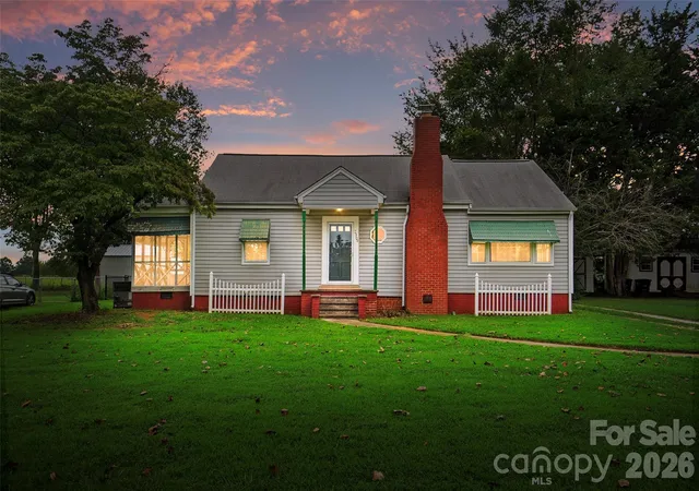 Photo 1 of Single family home for sale at 2304 Mclean St, Gastonia, NC 28054 | MLS# 4416725 | Listing updated on 2026-10-05