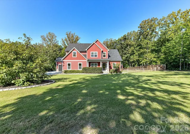 Photo 2 of Single family home for sale at 555 Shepherd Ln, Clover, SC 29710 | MLS# 4416784 | Listing updated on 2026-09-24