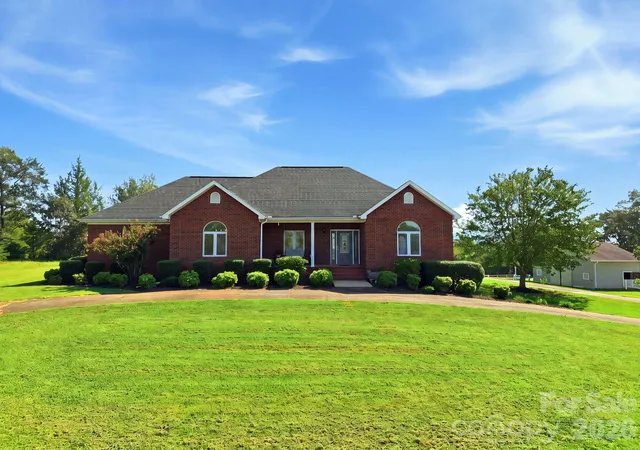 Photo 2 of Single family home for sale at 2950 Pearidge Rd, Bostic, NC 28018 | MLS# 4417006 | Listing updated on 2026-09-15