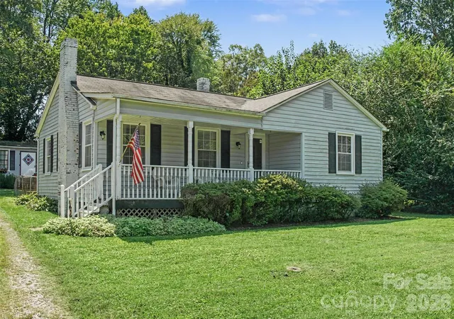 Photo 2 of Single family home for sale at 210 N Beaver St, Landis, NC 28088 | MLS# 4417048 | Listing updated on 2026-09-25