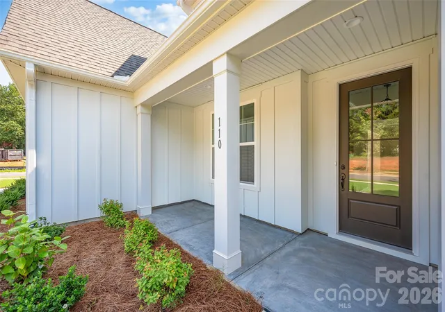 Photo 3 of Single family home for sale at 110 Elora Ln, Mooresville, NC 28115 | MLS# 4417104 | Listing updated on 2026-10-01