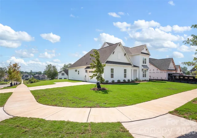 Photo 3 of Single family home for sale at 110 Elora Ln, Mooresville, NC 28115 | MLS# 4417104 | Listing updated on 2026-10-01