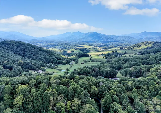 Photo 1 of Single family home for sale at 70 Calhoun Ridge Rd, Waynesville, NC 28786 | MLS# 4417199 | Listing updated on 2026-10-20