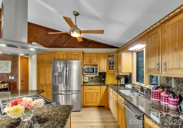 Photo 4 of Single family home for sale at 70 Calhoun Ridge Rd, Waynesville, NC 28786 | MLS# 4417199 | Listing updated on 2026-10-20