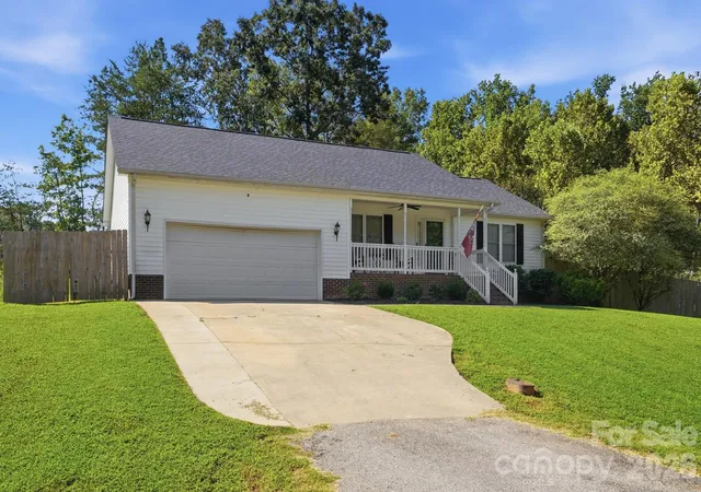 Photo 1 of Single family home for sale at 86 Fifth St, York, SC 29745 | MLS# 4417220 | Listing updated on 2026-10-16