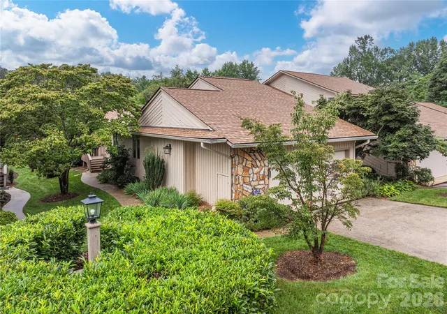 Photo 1 of Townhouse for sale at 121 Deerlake Dr, Asheville, NC 28803 | MLS# 4417222 | Listing updated on 2026-10-09