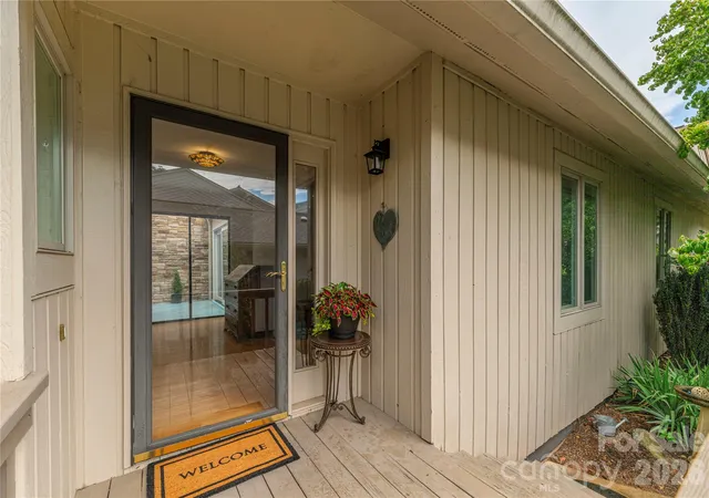 Photo 3 of Townhouse for sale at 121 Deerlake Dr, Asheville, NC 28803 | MLS# 4417222 | Listing updated on 2026-10-09