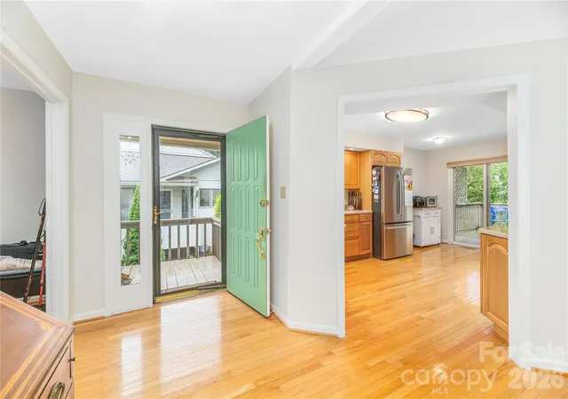 Photo 4 of Townhouse for sale at 121 Deerlake Dr, Asheville, NC 28803 | MLS# 4417222 | Listing updated on 2026-10-09