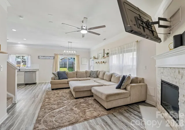 Photo 3 of Single family home for sale at 10302 Hugue Wy, Charlotte, NC 28214 | MLS# 4417320 | Listing updated on 2026-10-13