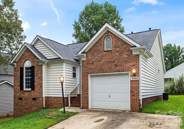 Photo 3 of Single family home for sale at 9005 Little Hampton Pl, Charlotte, NC 28215 | MLS# 4417375 | Listing updated on 2026-09-26