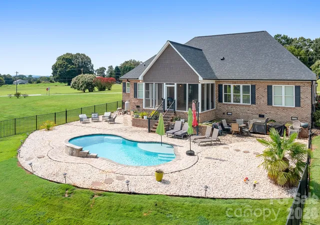 Photo 1 of Single family home for sale at 2261 Eva Ct, Lincolnton, NC 28092 | MLS# 4417585 | Listing updated on 2026-09-11
