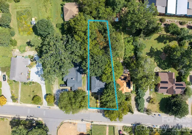 Photo 3 of Single family home for sale at 63 Westwood Pl, Asheville, NC 28806 | MLS# 4417640 | Listing updated on 2026-09-15