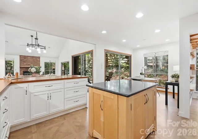 Photo 4 of Single family home for sale at 872 Old Bell Rd, Charlotte, NC 28270 | MLS# 4417666 | Listing updated on 2026-09-12