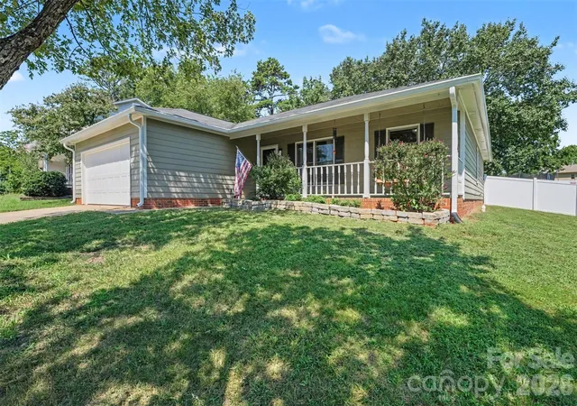 Photo 4 of Single family home for sale at 11525 Waterflower Ln, Charlotte, NC 28262 | MLS# 4417729 | Listing updated on 2026-10-06