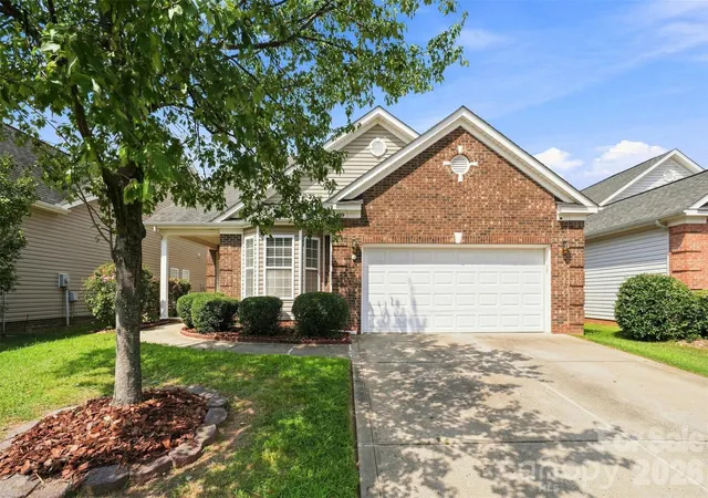 Photo 1 of Single family home for sale at 4409 Squirrel Trail Ln, Charlotte, NC 28269 | MLS# 4417960 | Listing updated on 2026-09-26