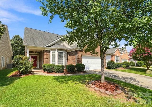 Photo 2 of Single family home for sale at 4409 Squirrel Trail Ln, Charlotte, NC 28269 | MLS# 4417960 | Listing updated on 2026-09-26