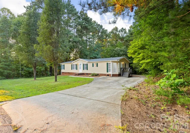 Photo 3 of Single family home for sale at 223 Ridge Crk Dr, Troutman, NC 28166 | MLS# 4418175 | Listing updated on 2026-09-11