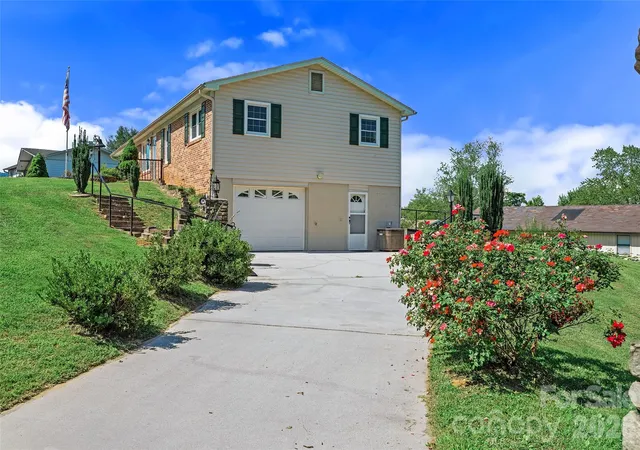 Photo 3 of Single family home for sale at 54 Terrace Dr, Weaverville, NC 28787 | MLS# 4418187 | Listing updated on 2026-09-12