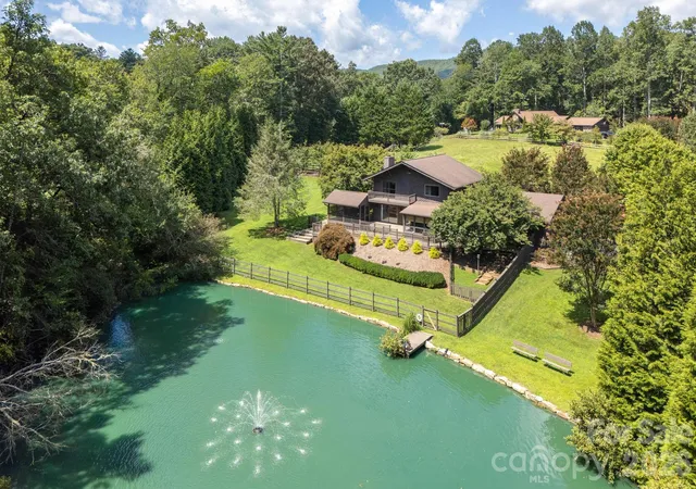 Photo 1 of Single family home for sale at 20 Spring Lake Dr, Mills River, NC 28759 | MLS# 4418364 | Listing updated on 2026-09-11