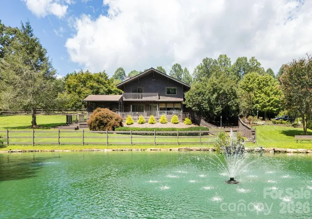 Photo 3 of Single family home for sale at 20 Spring Lake Dr, Mills River, NC 28759 | MLS# 4418364 | Listing updated on 2026-09-11
