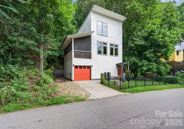 Photo 1 of Single family home for sale at 53 Waynesville Ave, Asheville, NC 28806 | MLS# 4418368 | Listing updated on 2026-09-12