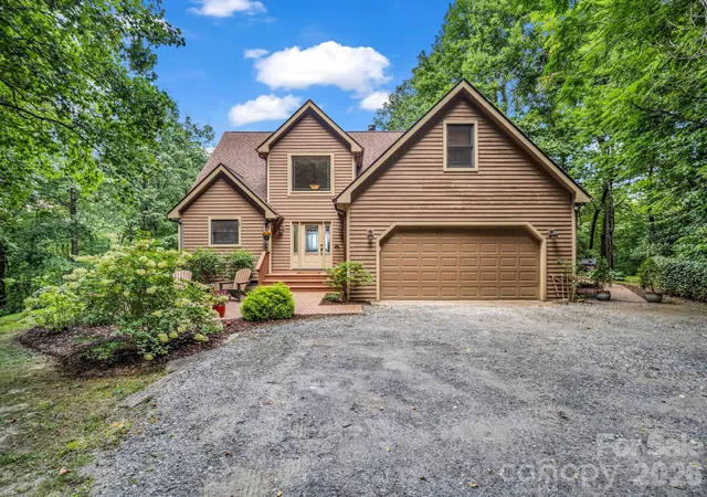 Photo 4 of Single family home for sale at 121 Mitchell View Dr, Old Fort, NC 28762 | MLS# 4418432 | Listing updated on 2026-09-23