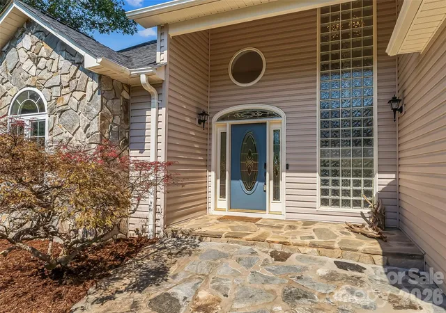 Photo 3 of Single family home for sale at 501 Lake Club Dr, Nebo, NC 28761 | MLS# 4418568 | Listing updated on 2026-09-29