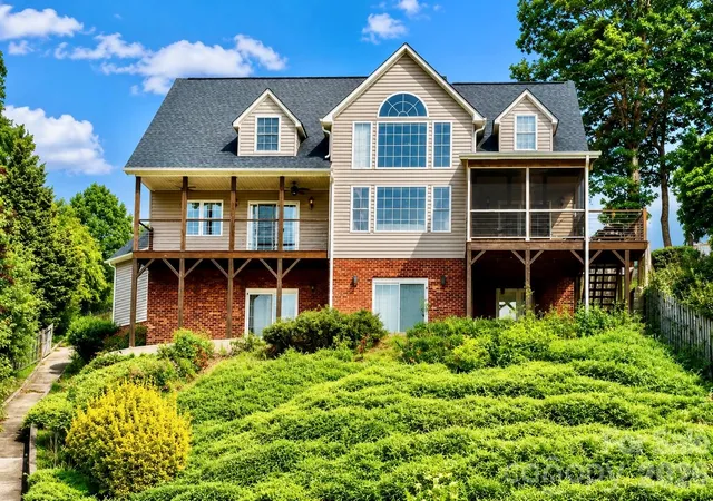 Photo 4 of Single family home for sale at 501 Lake Club Dr, Nebo, NC 28761 | MLS# 4418568 | Listing updated on 2026-09-29