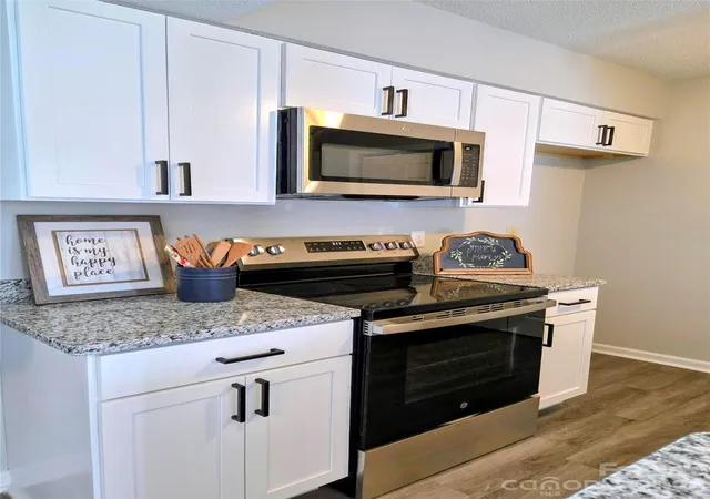 Photo 2 of Sale Pending at 11318 Treebark Dr, Pineville, NC 28134 | MLS# 4418621 | Listing updated on 2026-09-29