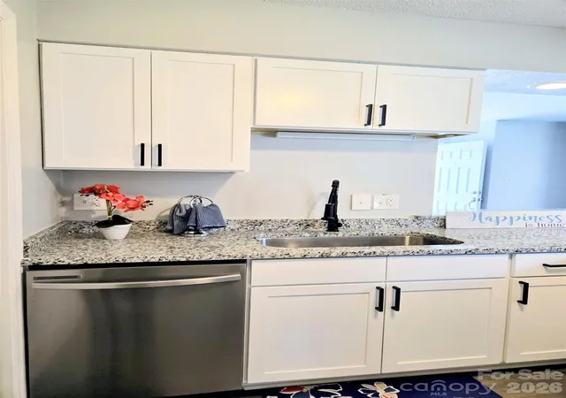 Photo 3 of Sale Pending at 11318 Treebark Dr, Pineville, NC 28134 | MLS# 4418621 | Listing updated on 2026-09-29