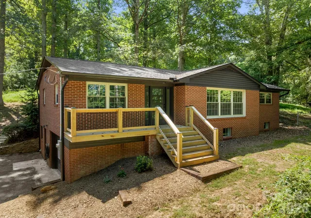 Photo 1 of Single family home for sale at 340 School Rd, Asheville, NC 28806 | MLS# 4418622 | Listing updated on 2026-10-05