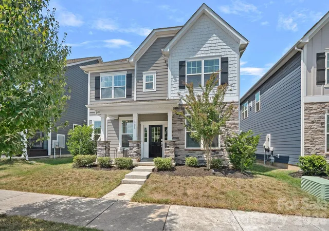 Photo 1 of Single family home for sale at 15625 White Quartz Ln, Davidson, NC 28036 | MLS# 4418680 | Listing updated on 2026-09-25