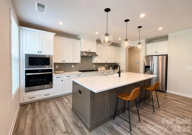 Photo 1 of Single family home for sale at 5132 Glenwalk Dr, Charlotte, NC 28269 | MLS# 4418710 | Listing updated on 2026-09-22