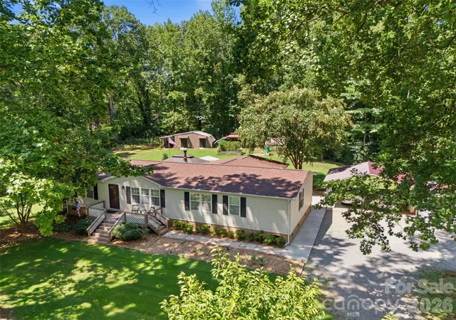 Photo 1 of Single family home for sale at 185 Payne St, Mount Holly, NC 28120 | MLS# 4418769 | Listing updated on 2026-09-29