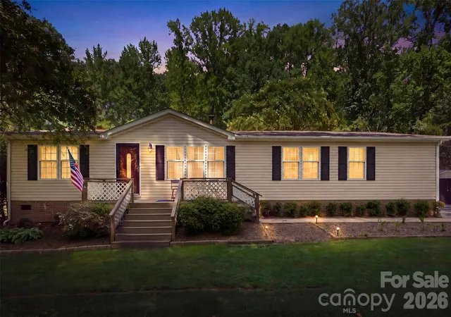 Photo 2 of Single family home for sale at 185 Payne St, Mount Holly, NC 28120 | MLS# 4418769 | Listing updated on 2026-09-29