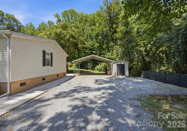 Photo 4 of Single family home for sale at 185 Payne St, Mount Holly, NC 28120 | MLS# 4418769 | Listing updated on 2026-09-29