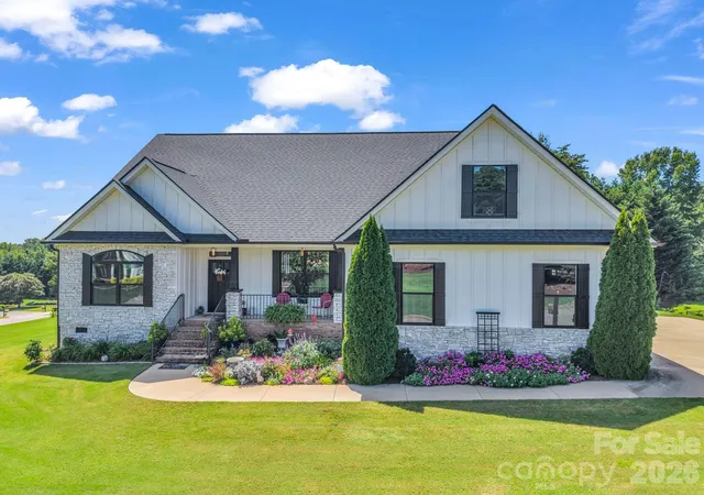 Photo 1 of Single family home for sale at 718 Tinsberry Ln, Inman, SC 29349 | MLS# 4418833 | Listing updated on 2026-09-13