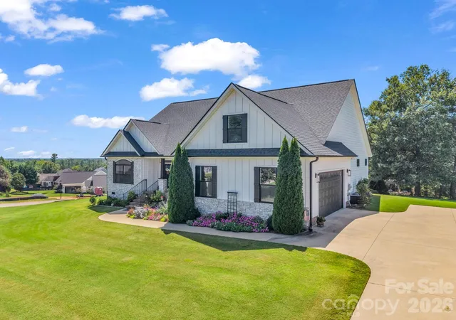Photo 2 of Single family home for sale at 718 Tinsberry Ln, Inman, SC 29349 | MLS# 4418833 | Listing updated on 2026-09-13