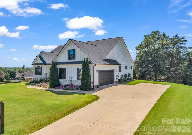 Photo 3 of Single family home for sale at 718 Tinsberry Ln, Inman, SC 29349 | MLS# 4418833 | Listing updated on 2026-09-13