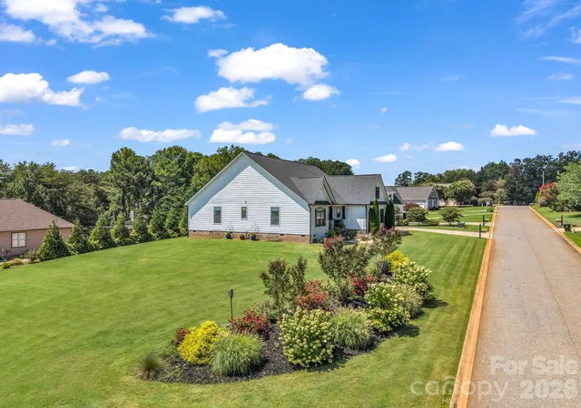 Photo 4 of Single family home for sale at 718 Tinsberry Ln, Inman, SC 29349 | MLS# 4418833 | Listing updated on 2026-09-13
