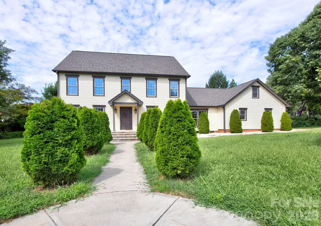Photo 1 of Sale Pending at 1401 Heatherloch Dr, Gastonia, NC 28054 | MLS# 4418870 | Listing updated on 2026-10-03