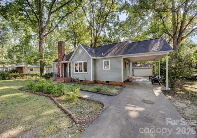 Photo 3 of Single family home for sale at 511 Woodside Dr, Shelby, NC 28150 | MLS# 4418969 | Listing updated on 2026-09-13