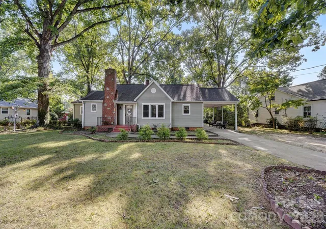 Photo 3 of Single family home for sale at 511 Woodside Dr, Shelby, NC 28150 | MLS# 4418969 | Listing updated on 2026-09-13