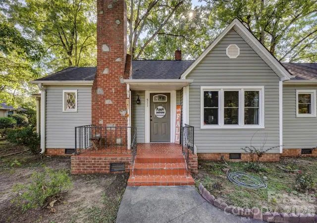 Photo 4 of Single family home for sale at 511 Woodside Dr, Shelby, NC 28150 | MLS# 4418969 | Listing updated on 2026-09-13