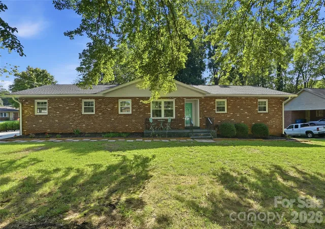 Photo 2 of Single family home for sale at 1690 26Th St Ne, Hickory, NC 28601 | MLS# 4419006 | Listing updated on 2026-09-21