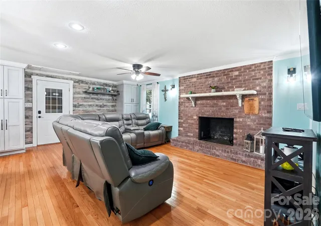 Photo 4 of Single family home for sale at 1690 26Th St Ne, Hickory, NC 28601 | MLS# 4419006 | Listing updated on 2026-09-21