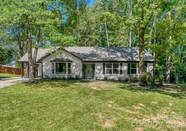 Photo 1 of Single family home for sale at 900 Burtonwood Cir, Charlotte, NC 28212 | MLS# 4419156 | Listing updated on 2026-10-01