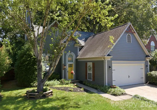 Photo 2 of Single family home for sale at 8927 Raven Park Dr, Charlotte, NC 28216 | MLS# 4419436 | Listing updated on 2026-10-26